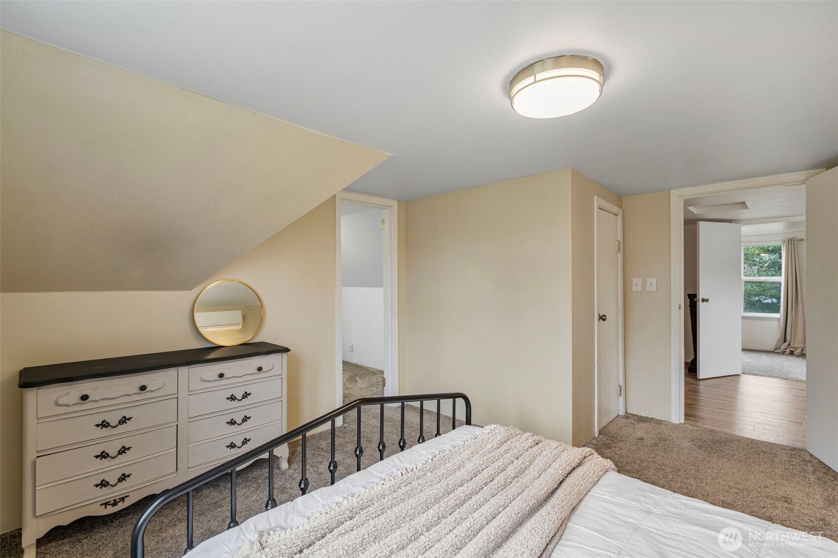 862 King Road Winlock, WA 98596 - Photo 30 of 40 a bedroom with a bed and a dresser