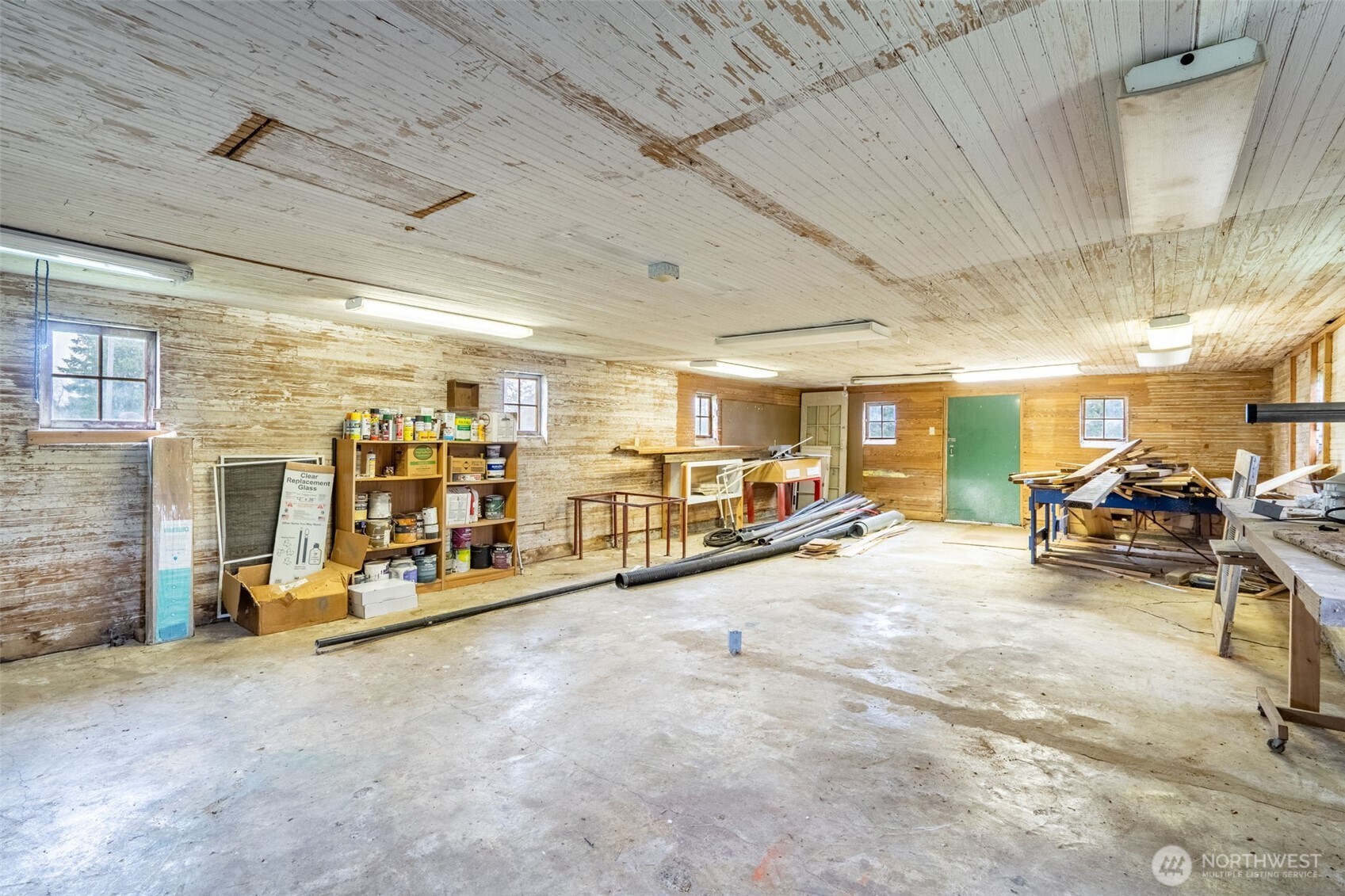 862 King Road Winlock, WA 98596 - Photo 38 of 40 a view of a room with gym equipment