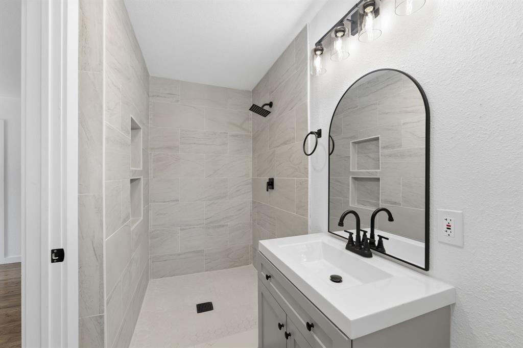 802 Ranier Circle Garland, TX 75041 - Photo 24 of 39 Gallery Image 24