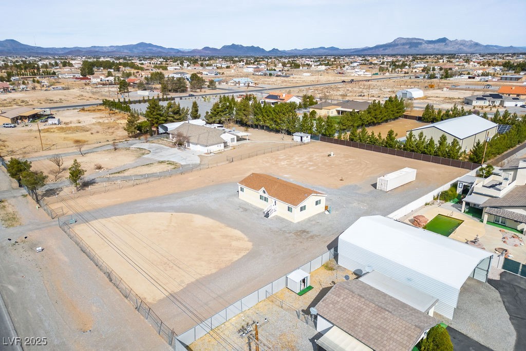 Birds eye view of property featuring a mountain view