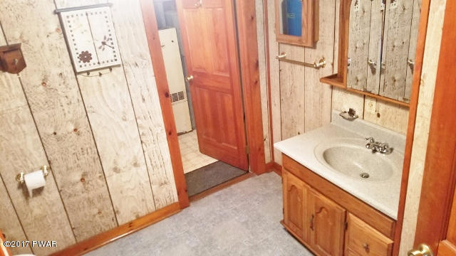 1343 Millcreek Road Newfoundland, PA 18445 - Photo 8 of 29