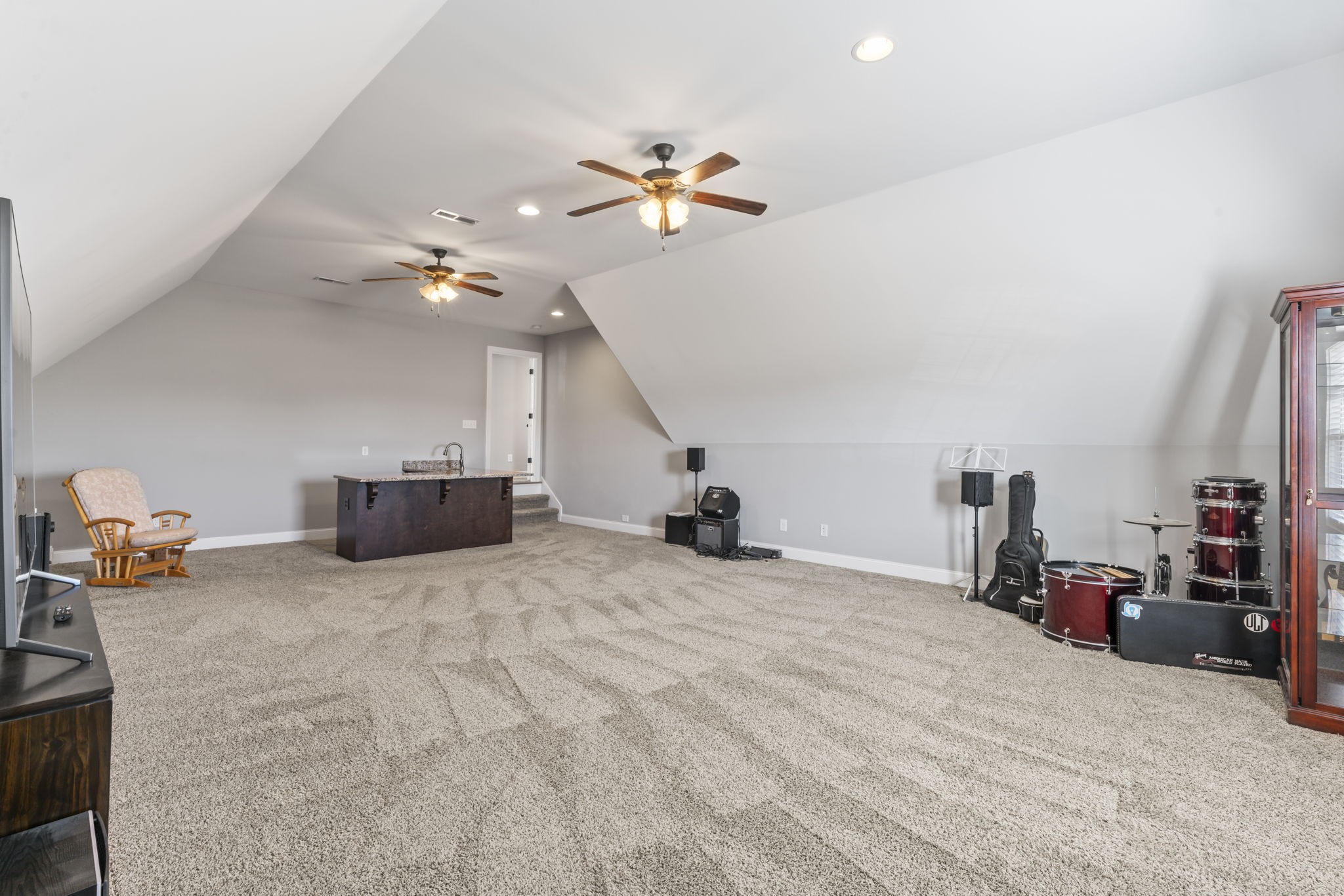 203 County Line Road Bell Buckle, TN 37020 - Photo 25 of 31 a view of a living room and workspace