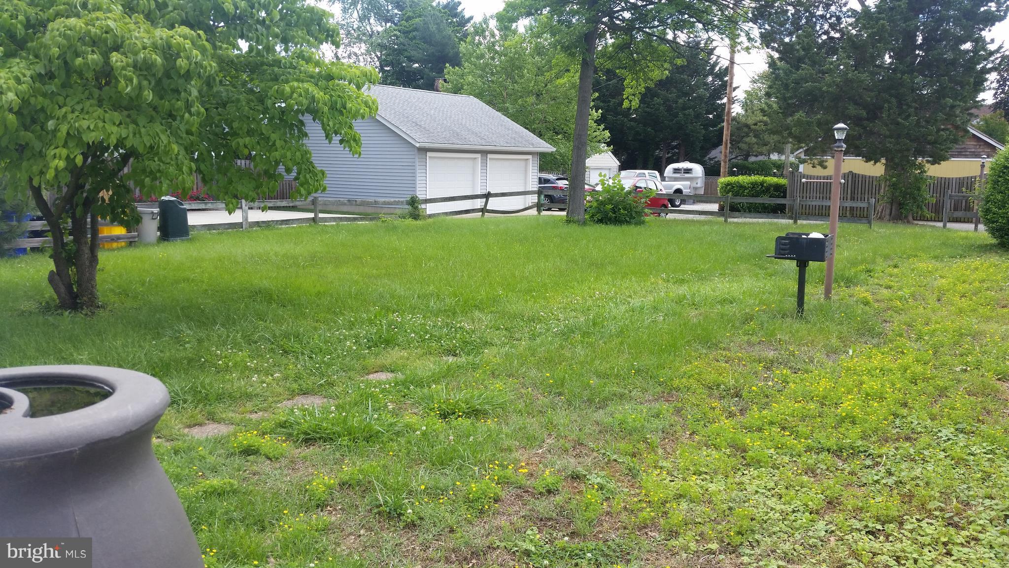 809 Bay Ridge Avenue, Unit 3 Annapolis, MD 21403 - Photo 15 of 16 Yard with parking area in rear