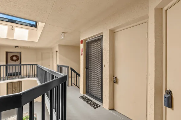 a view of an entryway with workspace