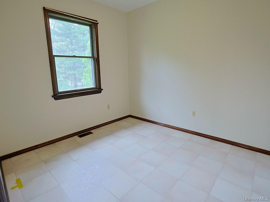 25 Georges Road Middletown, NY 10941 - Photo 18 of 38