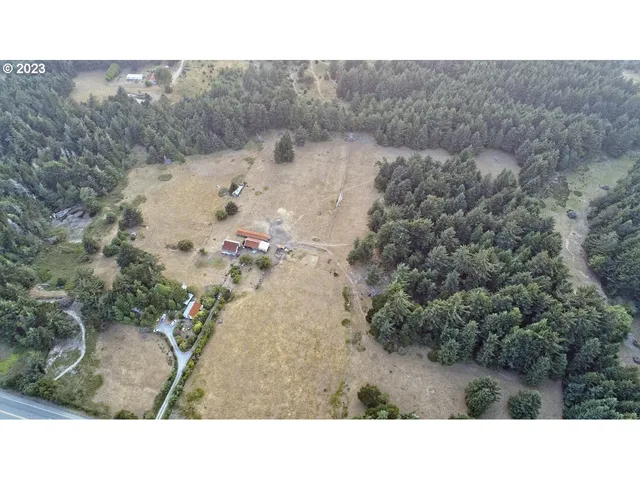 a black and white photo of a house