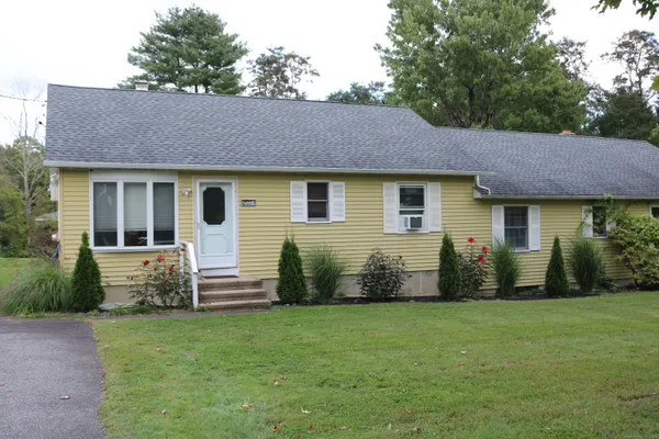 $2,200 | 207 South Lake Street, Litchfield, CT 06759