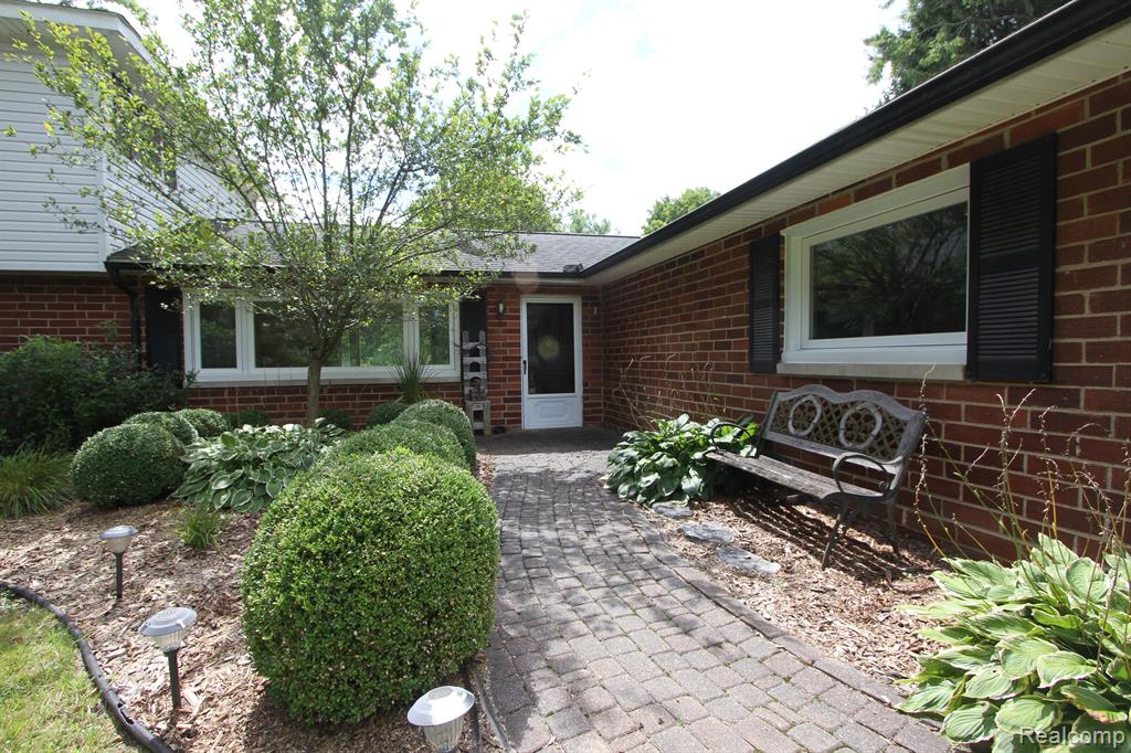 350 East Buell Road Rochester, MI 48306 - Photo 4 of 41