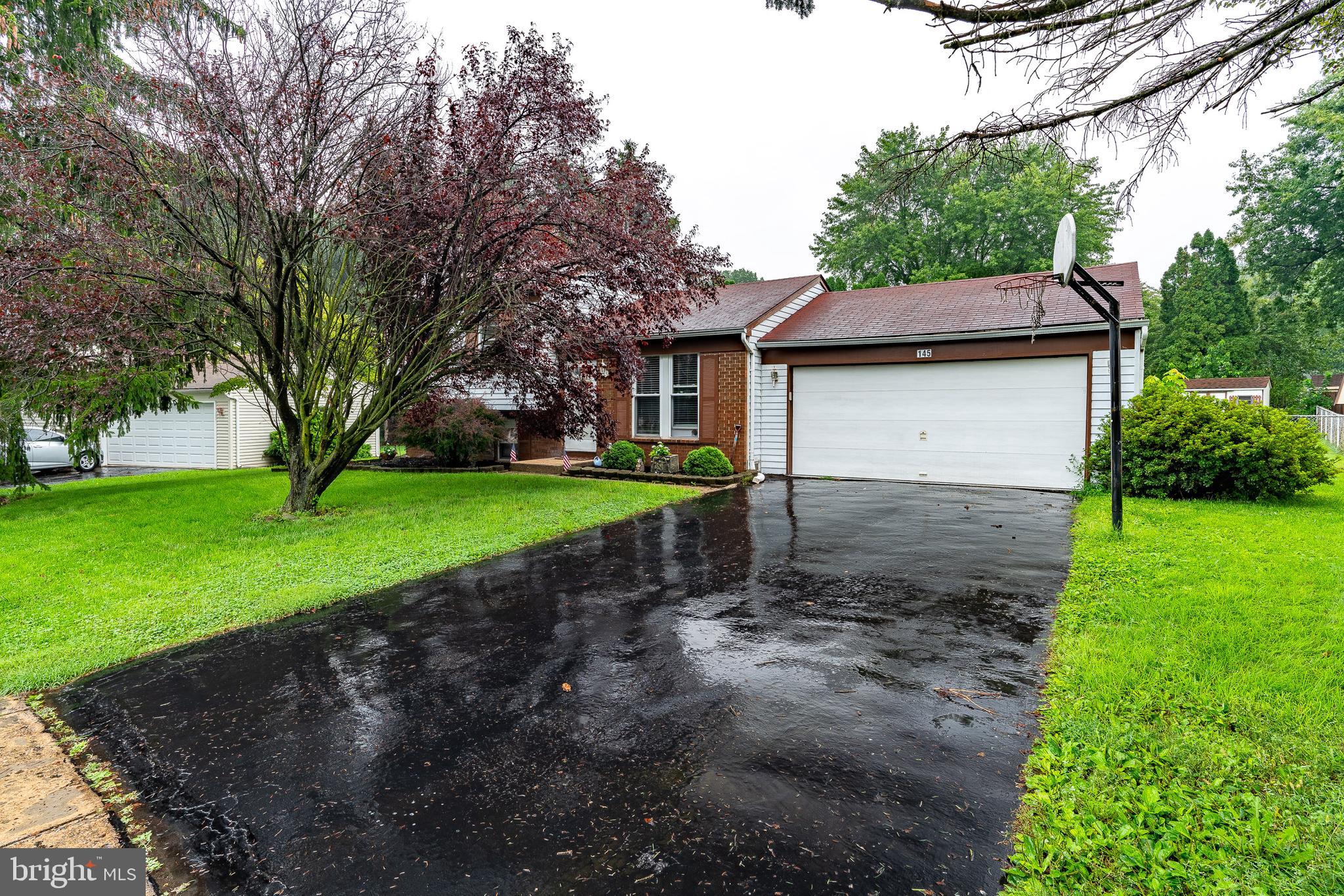 145 Pulte Road Lancaster, PA 17601 - Photo 2 of 26 Large 2 car garage