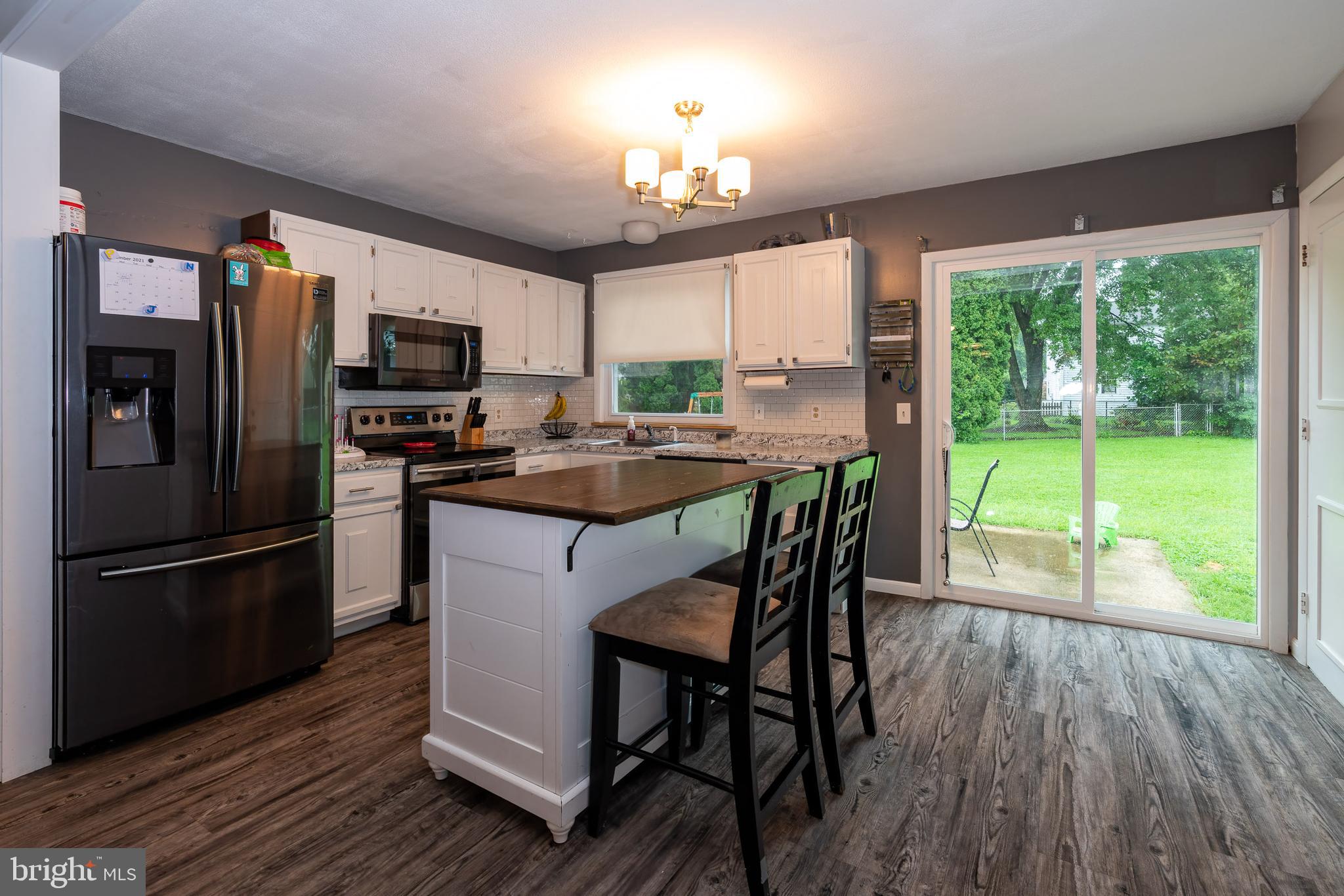 145 Pulte Road Lancaster, PA 17601 - Photo 6 of 26 Updated kitchen with island!