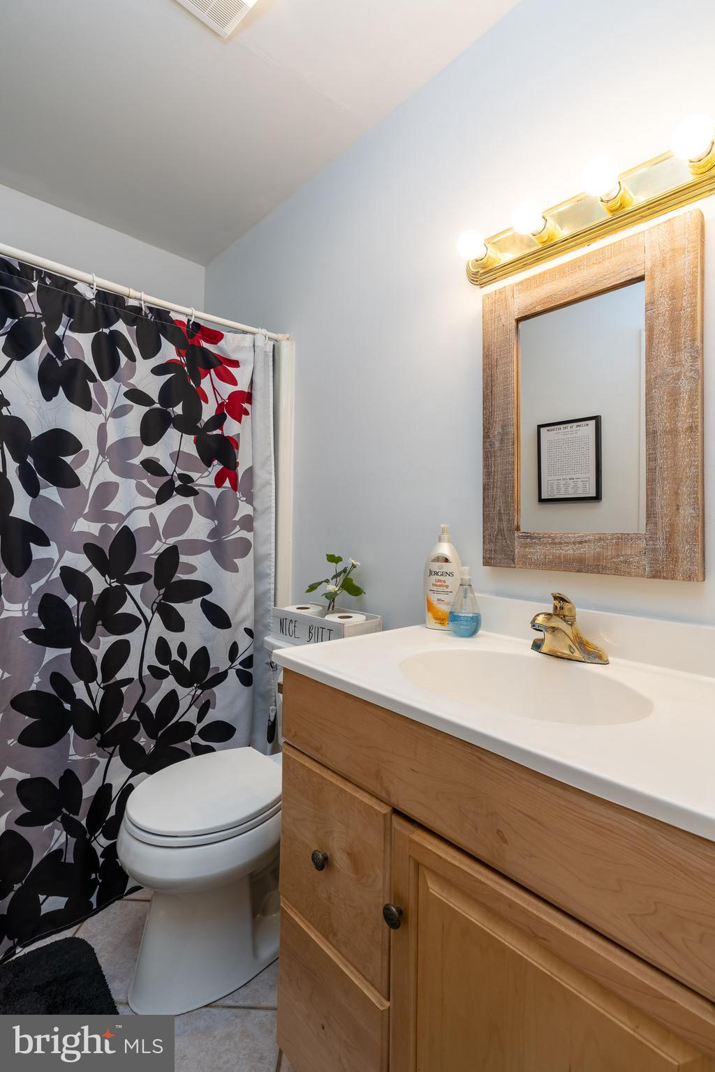 145 Pulte Road Lancaster, PA 17601 - Photo 9 of 26 Main bath on 2nd floor