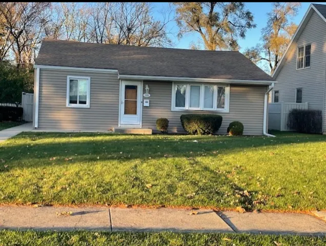 $2,295 | 326 West Adams Street, Villa Park, IL 60181