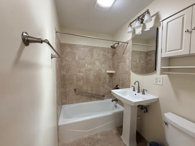 $2,295 | 326 West Adams Street, Villa Park, IL 60181