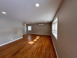 $2,295 | 326 West Adams Street, Villa Park, IL 60181