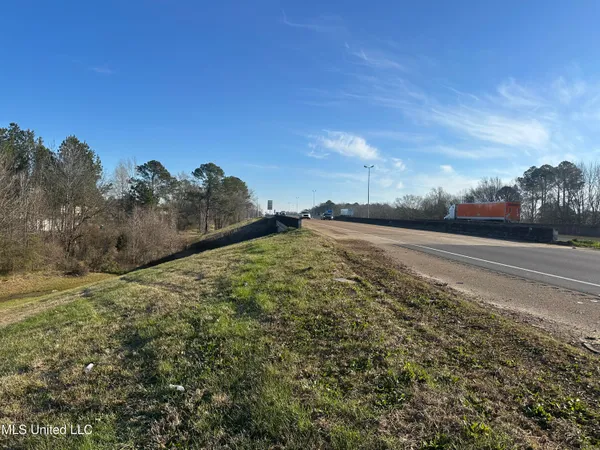 $1,400,000 | 123 North Livingston Road, Ridgeland, MS 39157