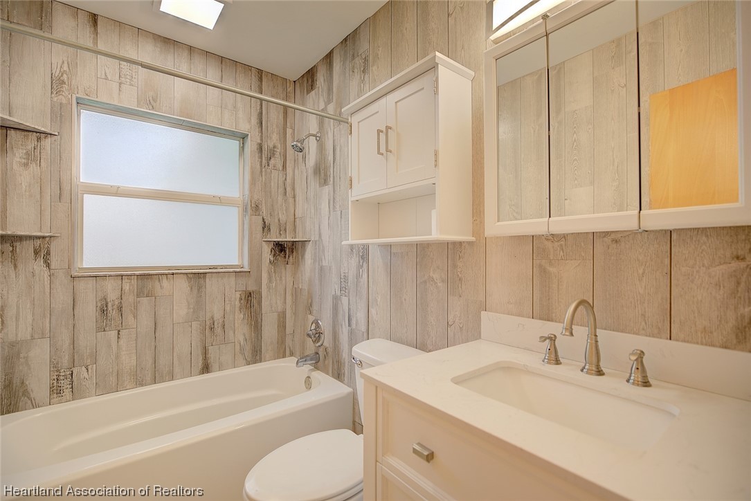 114 Spring Garden Road Sebring, FL 33870 - Photo 12 of 34 a bathroom with a sink toilet and shower