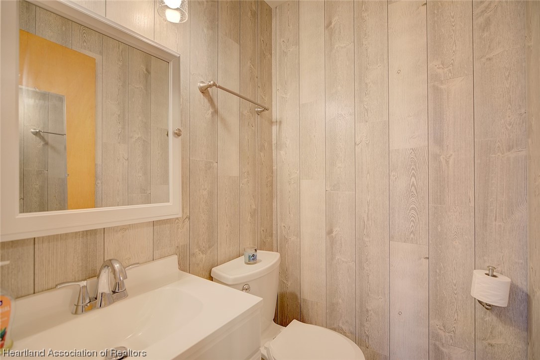 114 Spring Garden Road Sebring, FL 33870 - Photo 19 of 34 a bathroom with a sink and a toilet