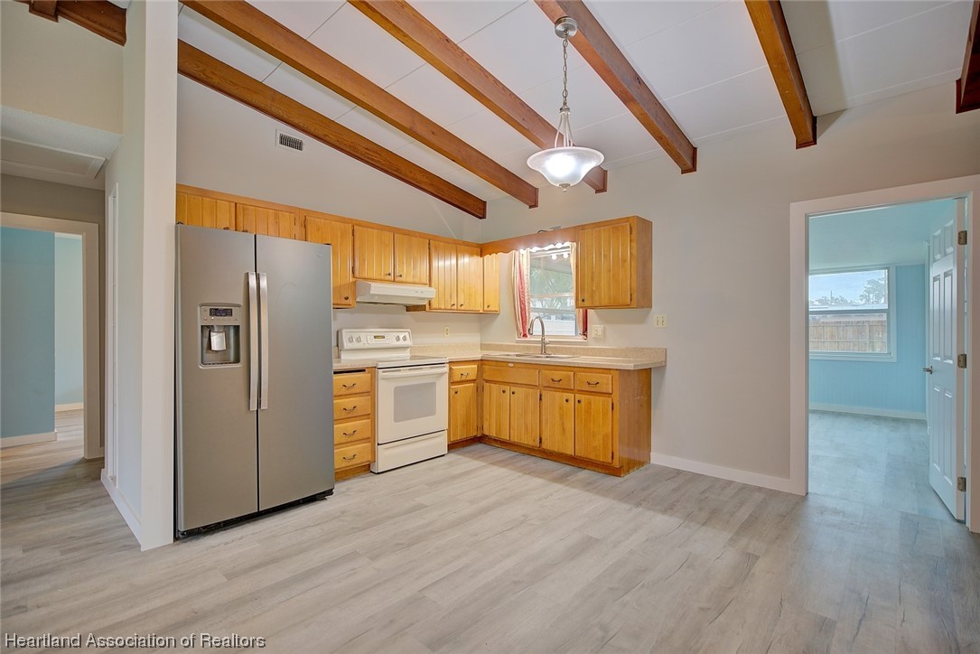 114 Spring Garden Road Sebring, FL 33870 - Photo 21 of 34 a kitchen with stainless steel appliances a refrigerator and a stove