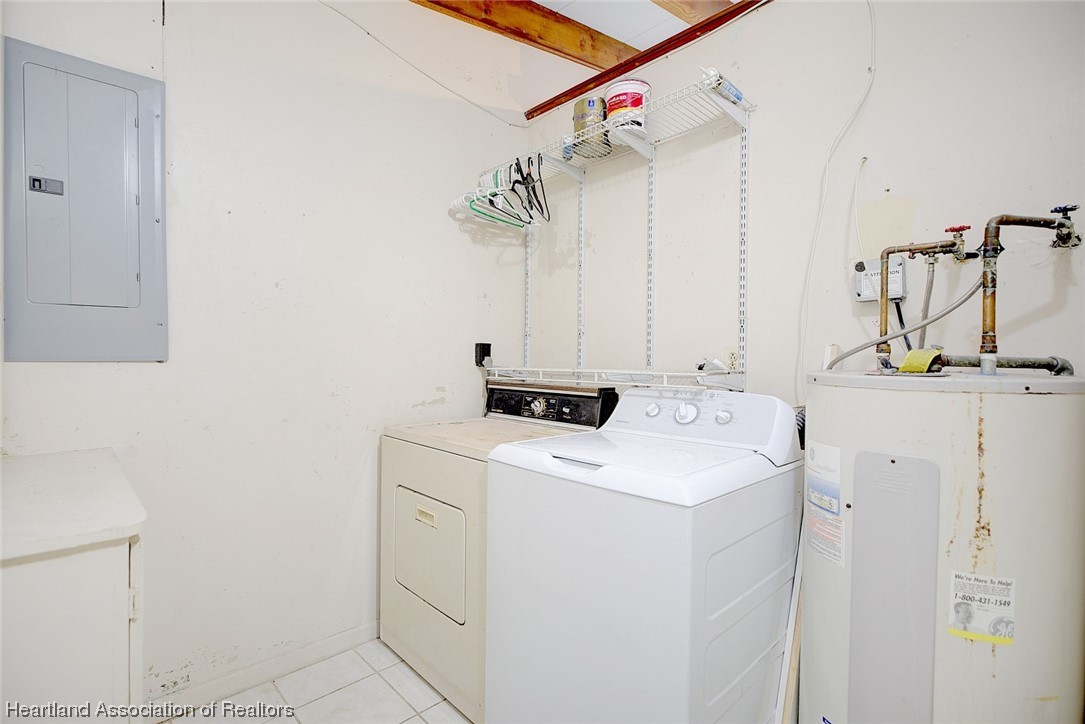 114 Spring Garden Road Sebring, FL 33870 - Photo 22 of 34 a utility room with dryer and washer