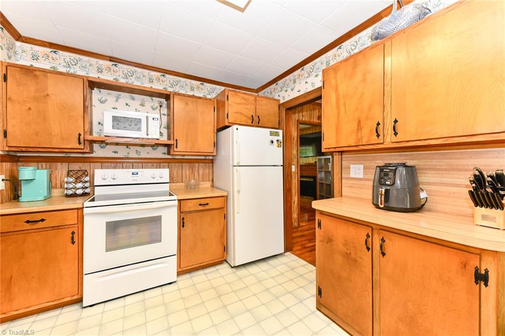 1603 Staley Road High Point, NC 27265 - Photo 7 of 35 Gallery Image 7