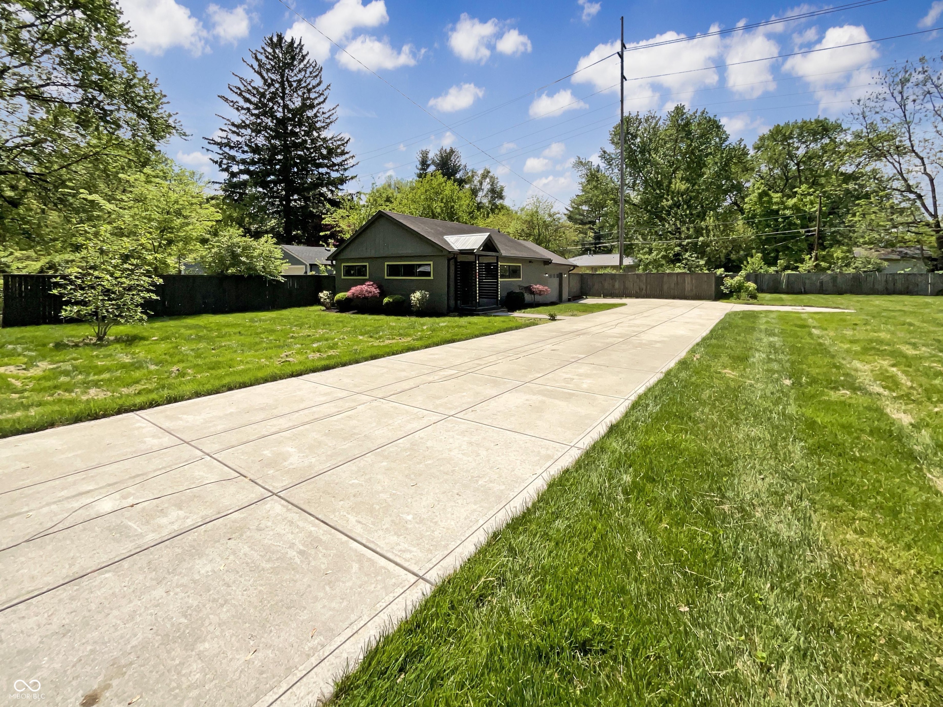 5176 Clarendon Road Indianapolis, IN 46208 - Photo 11 of 17 Gallery Image 11