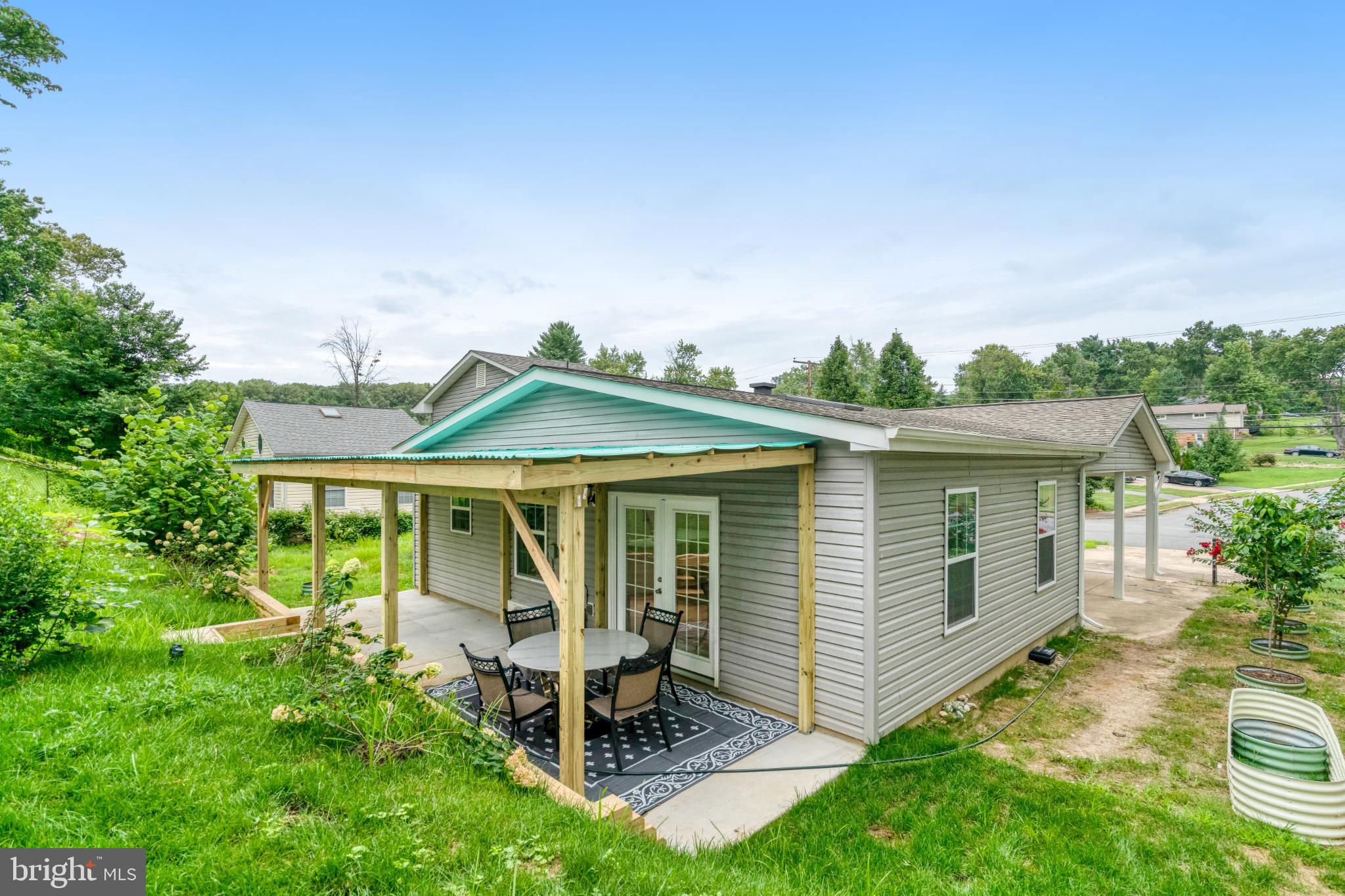 7727 Kalorama Road Annandale, VA 22003 - Photo 5 of 51 Charming home with inviting outdoor space.