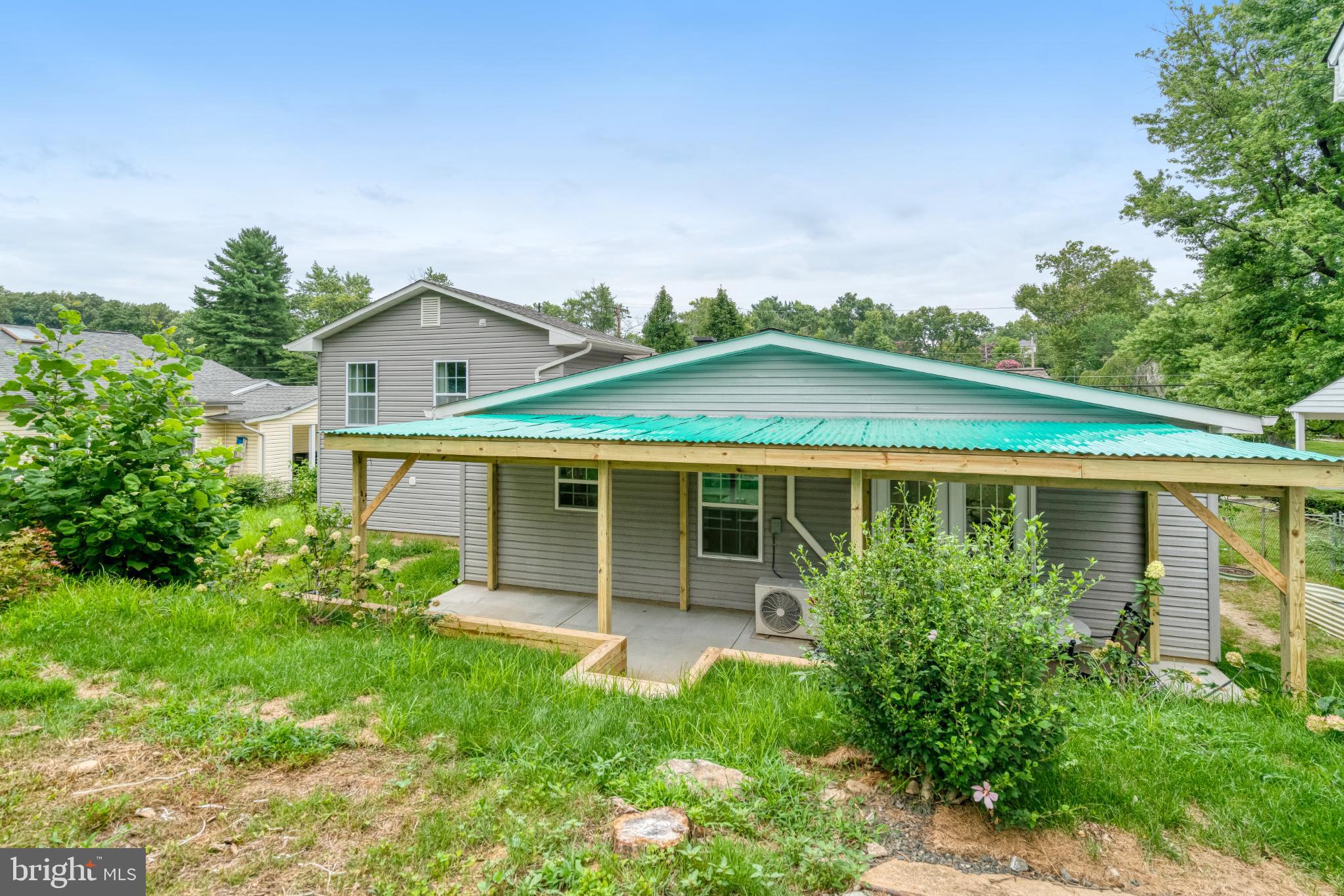 7727 Kalorama Road Annandale, VA 22003 - Photo 6 of 51 Charming home with inviting outdoor space.
