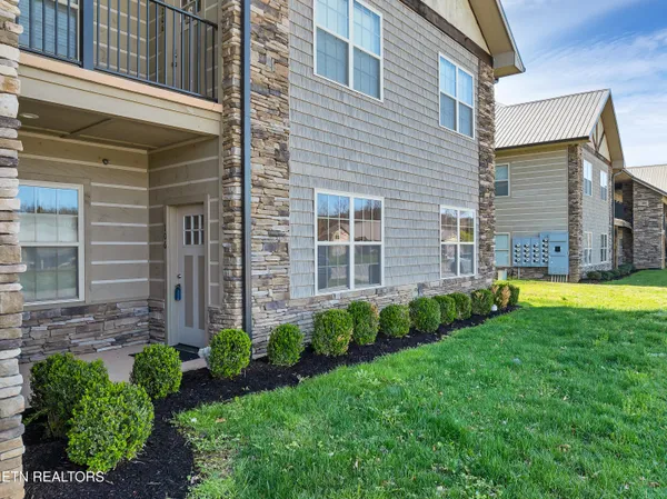 $362,000 | 223 Bishop Cap Circle, Unit 106, Townsend, TN 37882