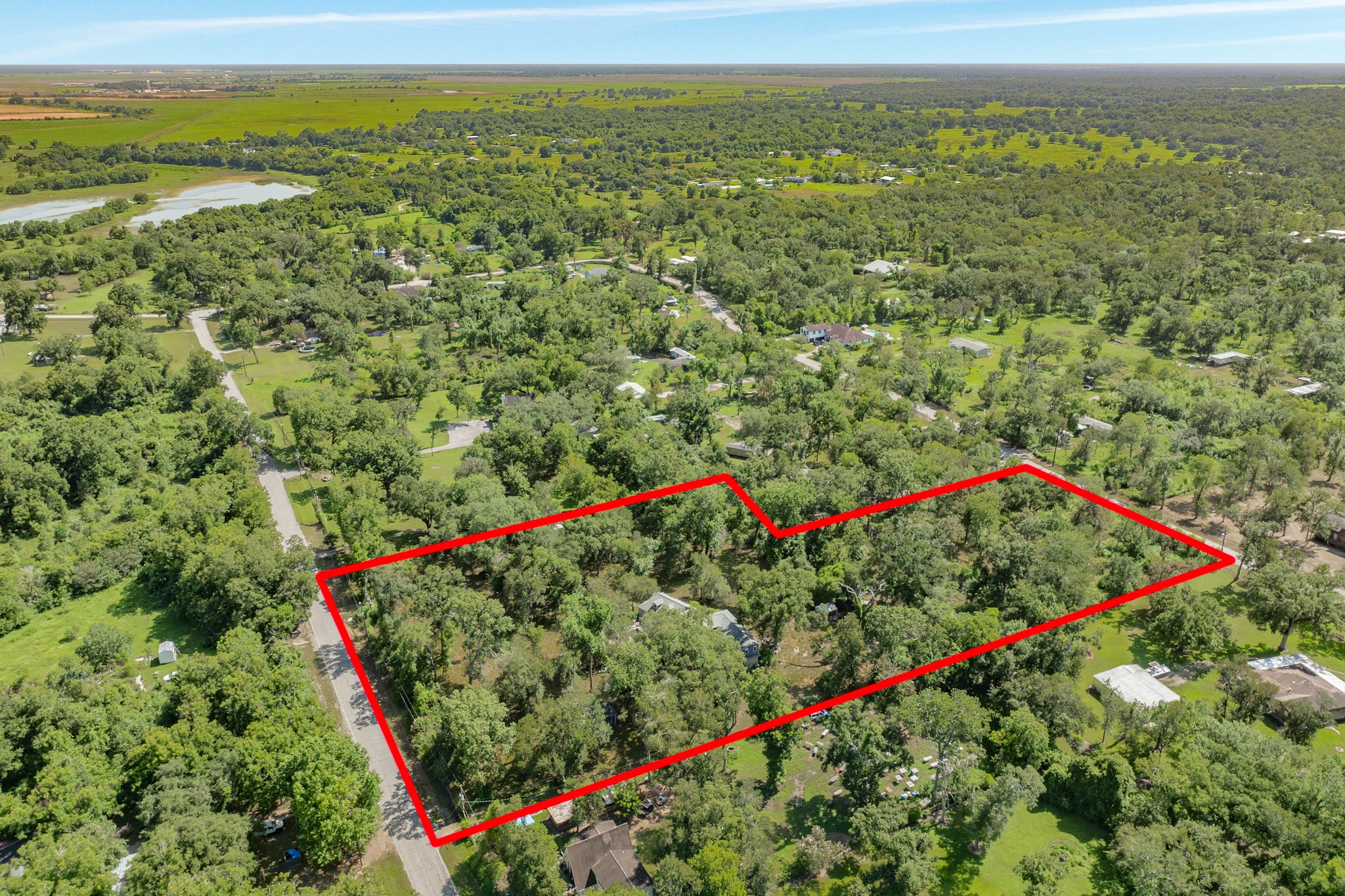 16406 Lochness Street, Unit C528B Rosharon, TX 77583 - Photo 13 of 21 Aerial view outlines the impressive 4.9-acre property, showcasing its mature tree canopy, spacious layout, and surrounding countryside.