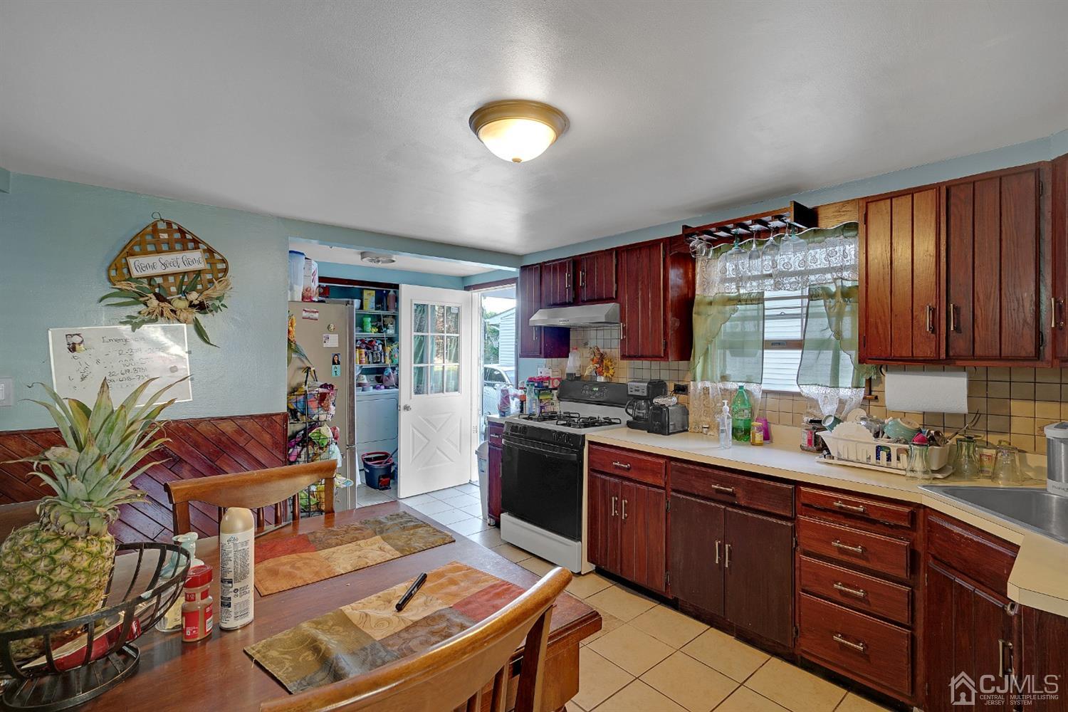 1735 Holly Road North Brunswick, NJ 08902 - Photo 11 of 37 Gallery Image 11