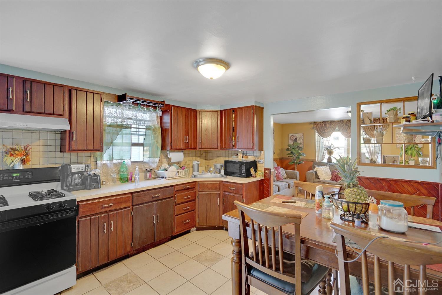 1735 Holly Road North Brunswick, NJ 08902 - Photo 13 of 37 Gallery Image 13