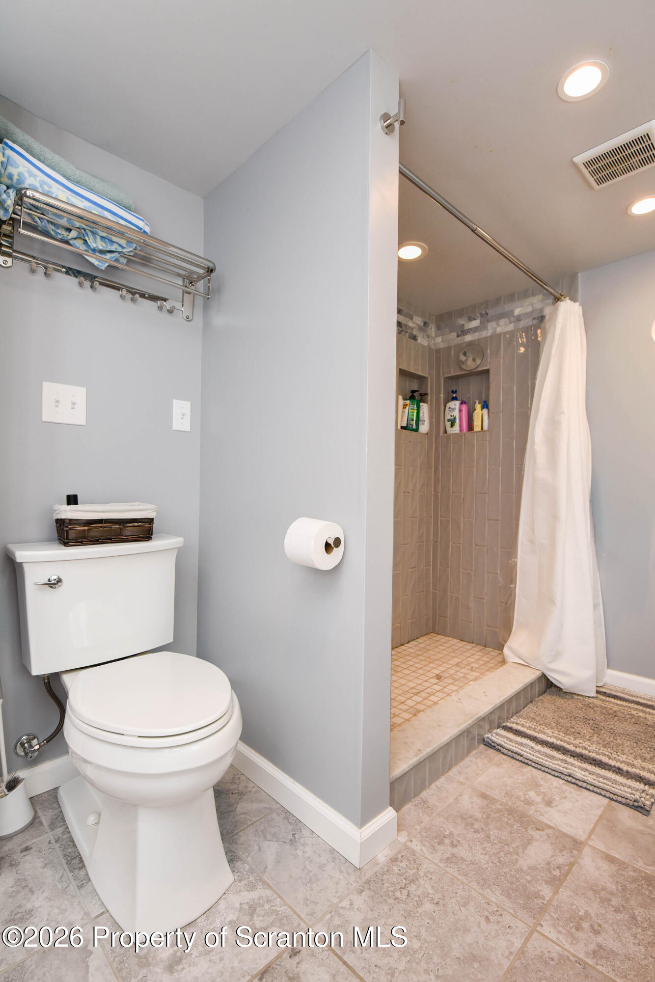 614 Warren Street Blakely, PA 18452 - Photo 35 of 44 Full Bathroom