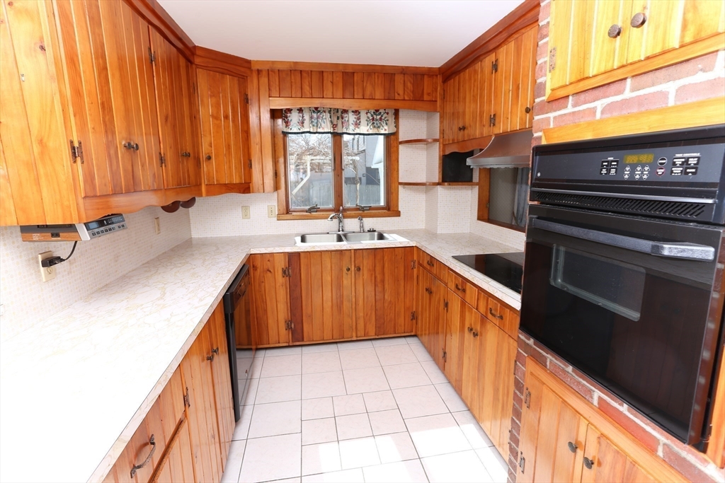 5 Maple Street South Hadley, MA 01075 - Photo 5 of 37