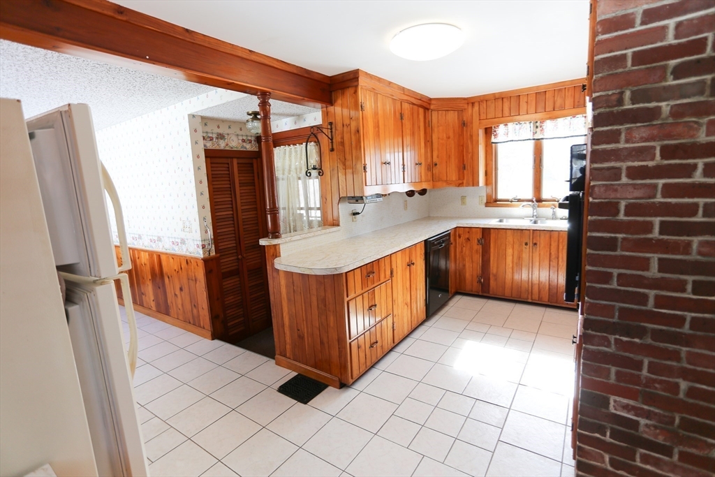 5 Maple Street South Hadley, MA 01075 - Photo 6 of 37