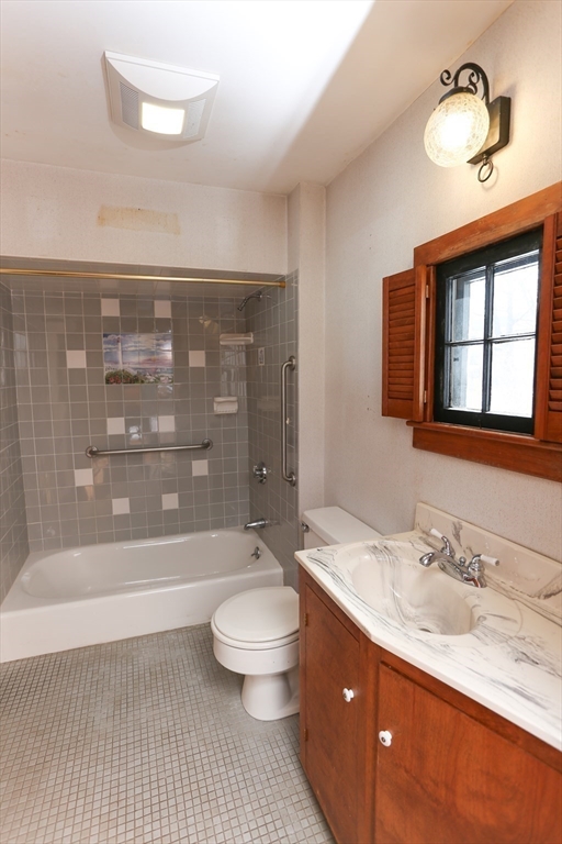 5 Maple Street South Hadley, MA 01075 - Photo 7 of 37