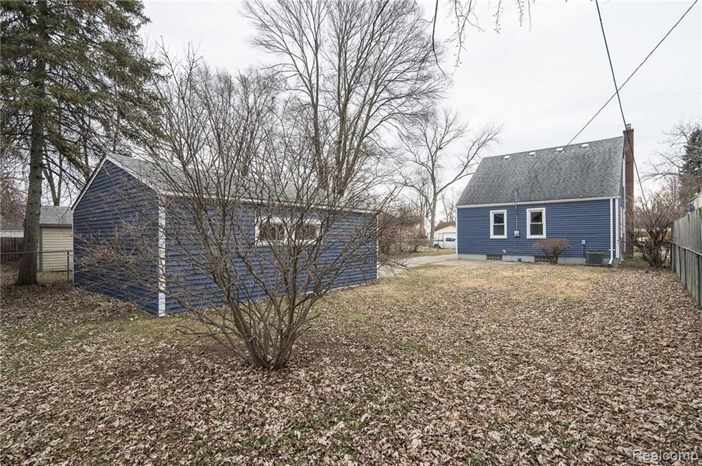 2056 Cambridge Road Berkley, MI 48072 - Photo 28 of 32