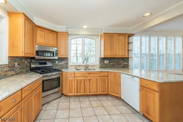 $549,900 | 255 Sussex Avenue, Newton, NJ 07860