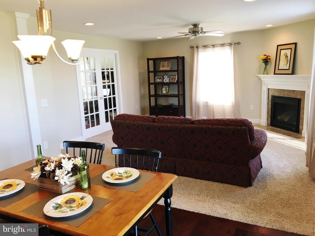 637 Frome Avenue Lititz, PA 17543 - Photo 3 of 28