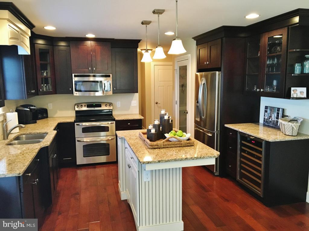 637 Frome Avenue Lititz, PA 17543 - Photo 6 of 28