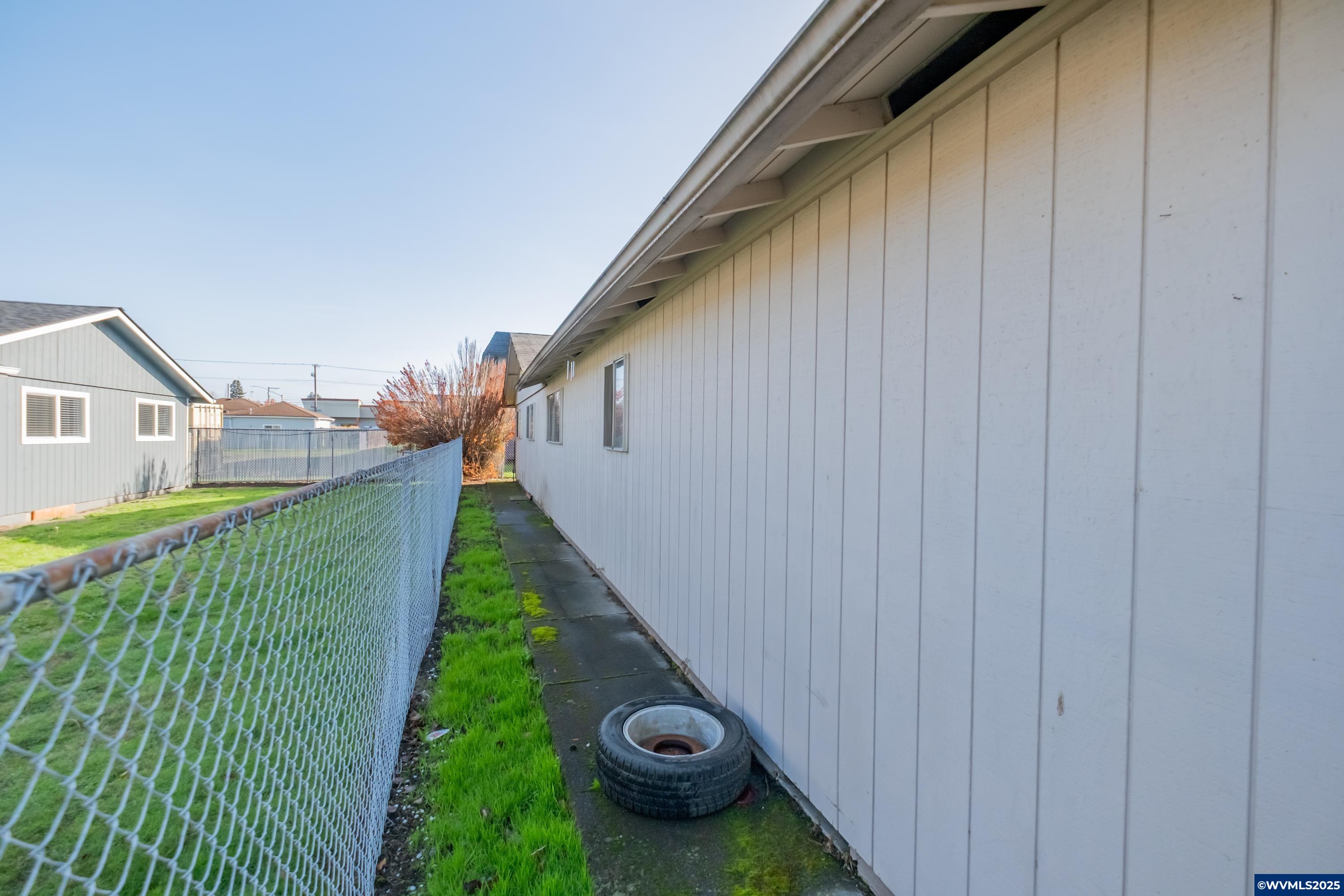 3928 Auburn Road Northeast Salem, OR 97301 - Photo 34 of 45
