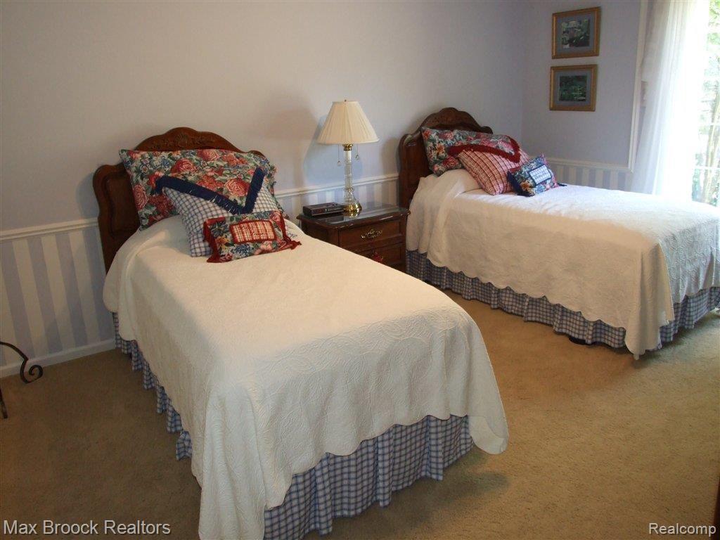 2721 Lambeth Park Rochester, MI 48306 - Photo 15 of 25 2nd Bedroom