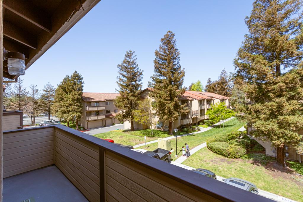 93 Shaniko Common, Unit 24 Fremont, CA 94539 - Photo 20 of 25 a view of a balcony and yard
