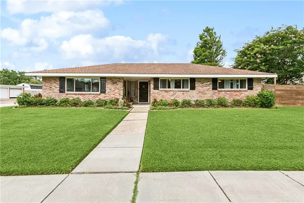 $395,000 | 41 Derbes Drive, Gretna, LA 70053