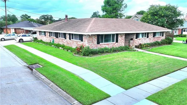 $395,000 | 41 Derbes Drive, Gretna, LA 70053