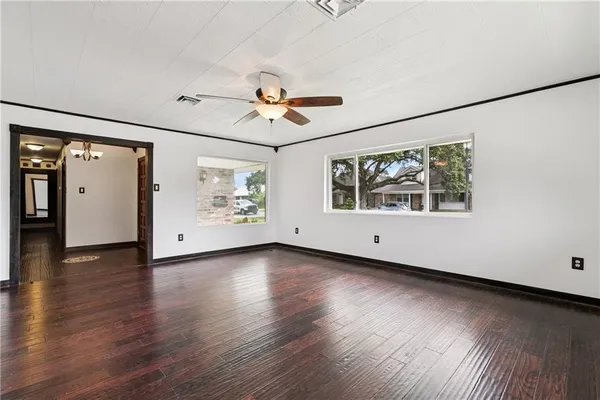 $395,000 | 41 Derbes Drive, Gretna, LA 70053