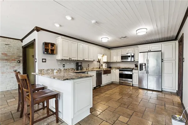 $395,000 | 41 Derbes Drive, Gretna, LA 70053
