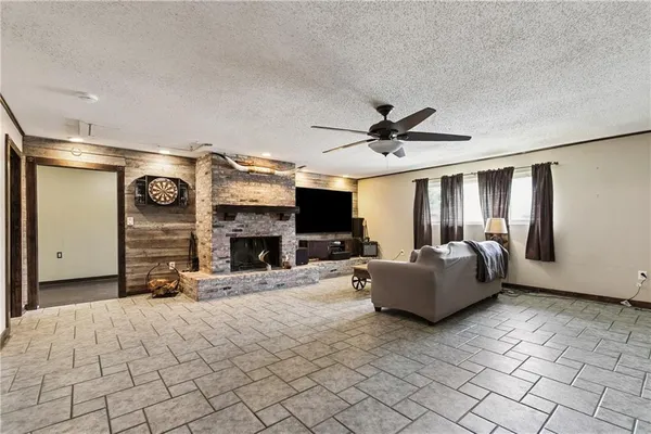 $395,000 | 41 Derbes Drive, Gretna, LA 70053
