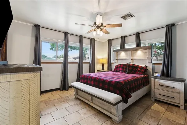 $395,000 | 41 Derbes Drive, Gretna, LA 70053