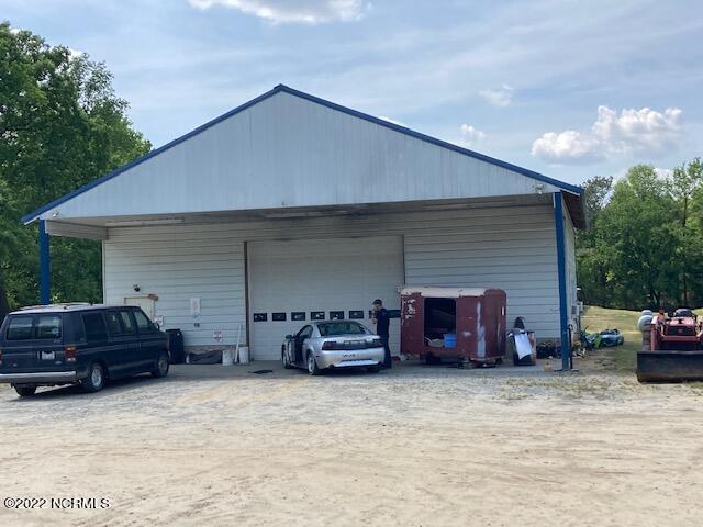 2061 Hunter Road Clinton, NC 28328 - Photo 13 of 16 Shop