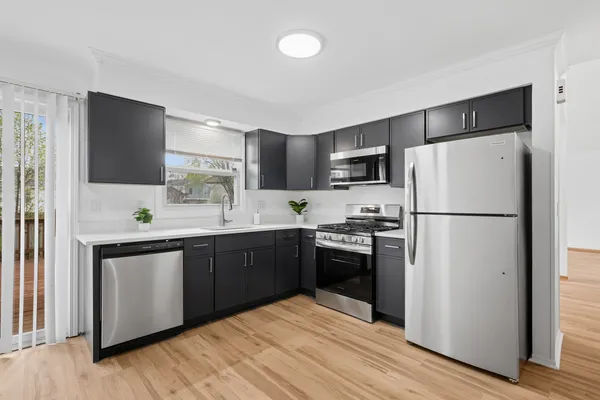 $3,500 | 1553 Brandywyn Court North, Buffalo Grove, IL 60089